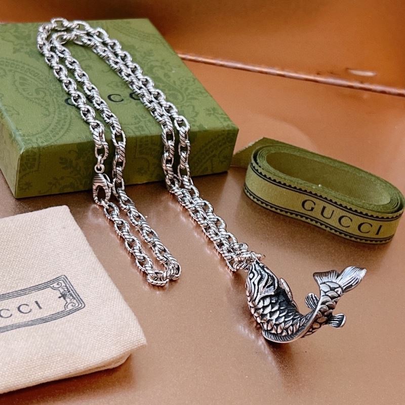 G*u*i necklaces